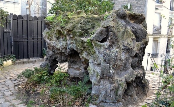 La-Roccia-Della-Strega-di-Montmartre