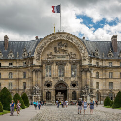 Les Invalides: Il complesso dei musei militari con la tomba di Napoleone