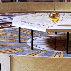 Il pendolo di Foucault torna a casa: continuerà a oscillare nel Panthéon di Parigi
