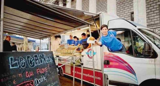 La Bateau qui fume è pronta a “salpare”: nasce a Parigi il fenomeno del foodboats