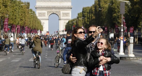 Stop alle auto sugli Champs-Élysées: L’iniziativa promossa dal sindaco Hidalgo