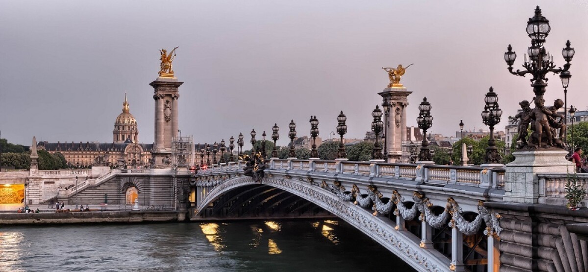 Cena romantica o tour panoramico? Abbiamo scelto per te le esperienze più belle da vivere sulla Senna