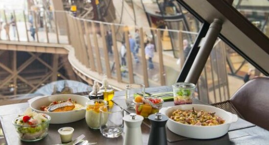 Come prenotare una cena (o un pranzo) sulla Torre Eiffel
