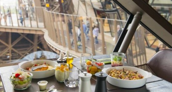 Come prenotare una cena (o un pranzo) sulla Torre Eiffel