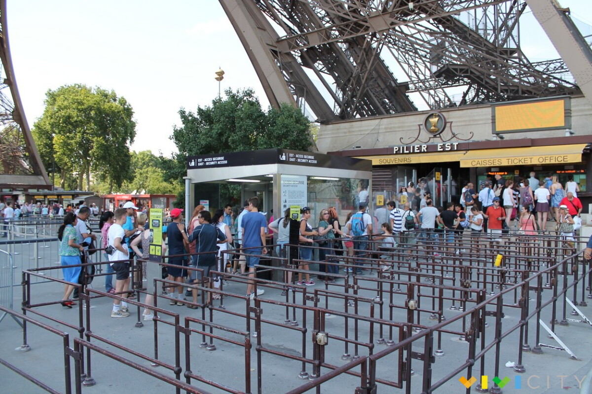 Prenota in anticipo i biglietti per salire sulla cima della Torre Eiffel