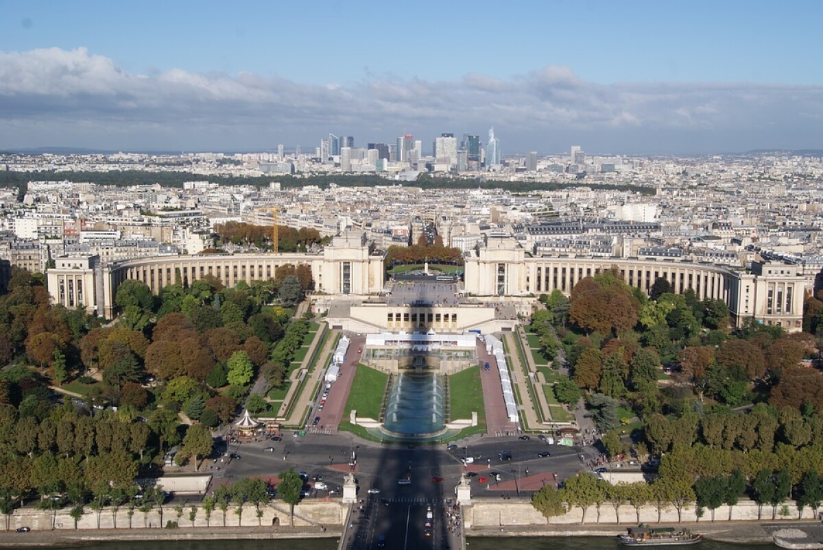 Prenota ora i biglietti per salire sulla cima della Torre Eiffel. Vedi i migliori prodotti selezionati per te da VIVI CITY