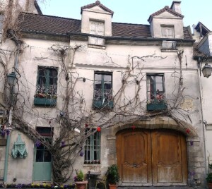 Rue-Chanoinesse-24