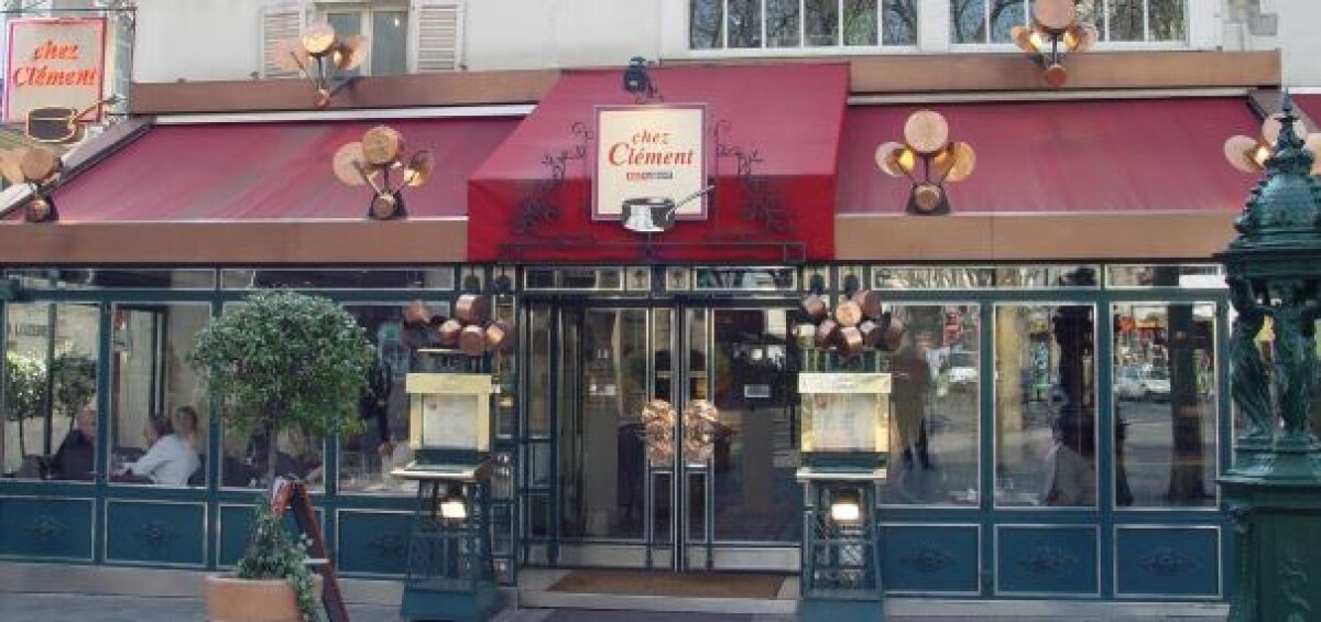 Sali sull'Arco di Trionfo per la miglior vista sugli Champs-Élysées. Scopri la nostra selezione di biglietti e tour su VIVI CITY