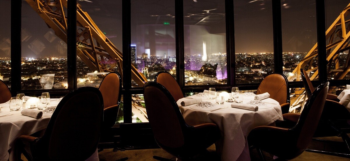 Prenota ora i biglietti per salire sulla cima della Torre Eiffel. Vedi i migliori prodotti selezionati per te da VIVI CITY