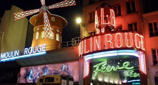 Come vestirsi per andare al Moulin Rouge - Consigli per lui e per lei