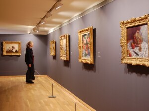 Galeries musee des impressionnismes Giverny interno wikimedia commons