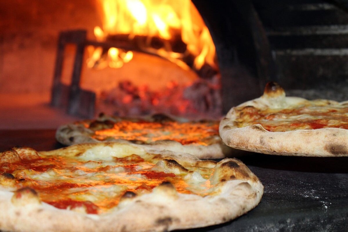 Esperienze gastronomiche top a Parigi: crociere gourmet, cene con vista Torre Eiffel, tour gastronomici e le migliori esperienze culinarie prenotabili