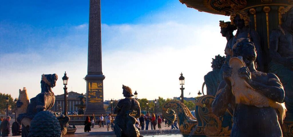 Prenota il tour in bus panoramico e approfitta della fermata in Place de la Concorde