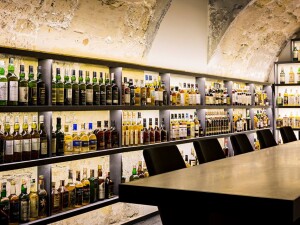 golden promise whisky bar