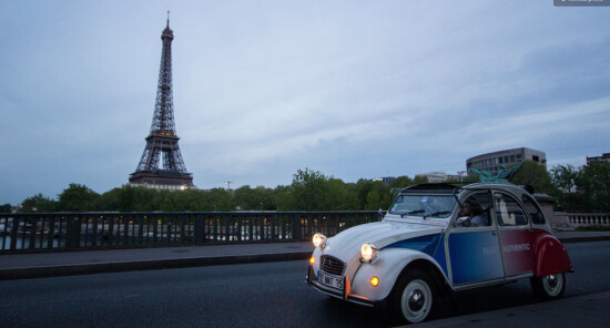 Parigi in Citroën 2CV: un giro magico nella Città delle Luci