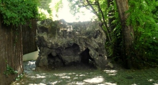 La Roccia della Strega di Montmartre