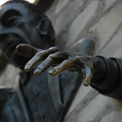 Le Passe-Muraille: La statua che attraversa il muro