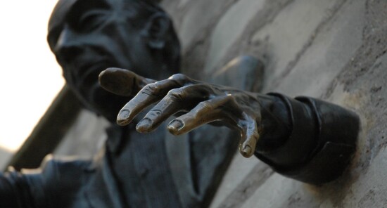 Le Passe-Muraille: La statua che attraversa il muro
