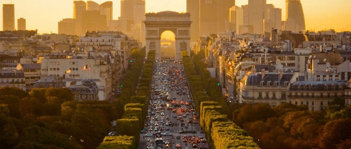 Sali sull'Arco di Trionfo per la miglior vista sugli Champs-Élysées. Scopri la nostra selezione di biglietti e tour su VIVI CITY
