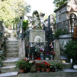 Cimiteri di Parigi, una passeggiata tra le tombe delle celebrità