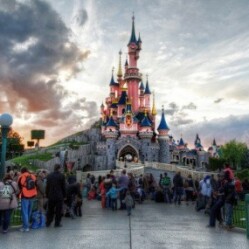 Parco Disneyland Paris - Il castello incantato e le scenografie dei cartoni 