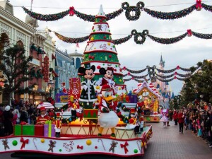 disneyland paris christmas parade