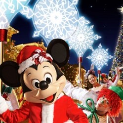 Natale a Disneyland Paris: Spettacoli e parate tra i personaggi Disney