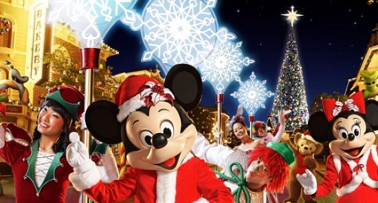 Natale a Disneyland Paris: Spettacoli e parate tra i personaggi Disney