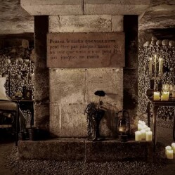 Halloween nelle catacombe di Parigi: Airbnb lancia un concorso da brividi