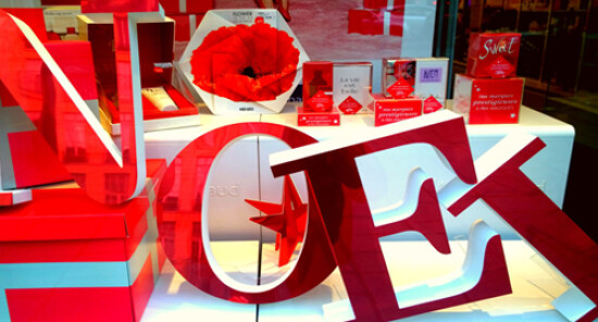 Vetrine di Natale a Parigi: Tra addobbi e decorazioni artistiche