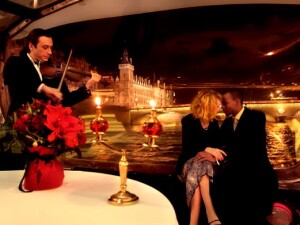 cena-romantica-bateaux-parisiens