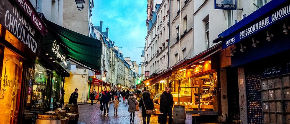 Esperienze gastronomiche top a Parigi: crociere gourmet, cene con vista Torre Eiffel, tour gastronomici e le migliori esperienze culinarie prenotabili
