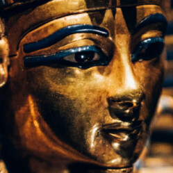 Tutankhamon a Parigi: L'imperdibile mostra sul Tesoro del Faraone