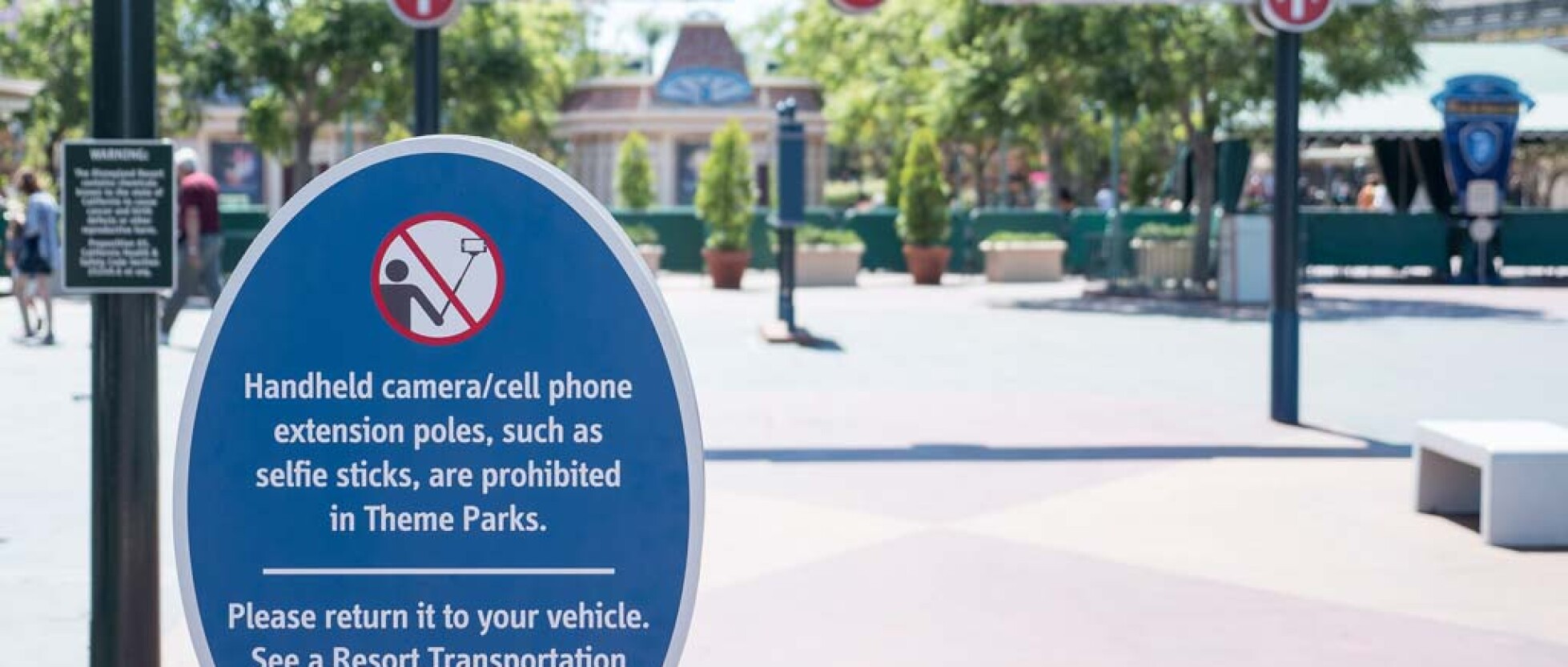 Il bastone per selfie ora bandito anche dal Disneyland Paris