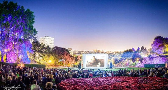 Emozioni sotto le stelle con il cinema all’aperto del Festival Silhouette