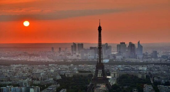 Parigi saluta la Tour Eiffel: Sarà trasferita a Dubai per Expo2020