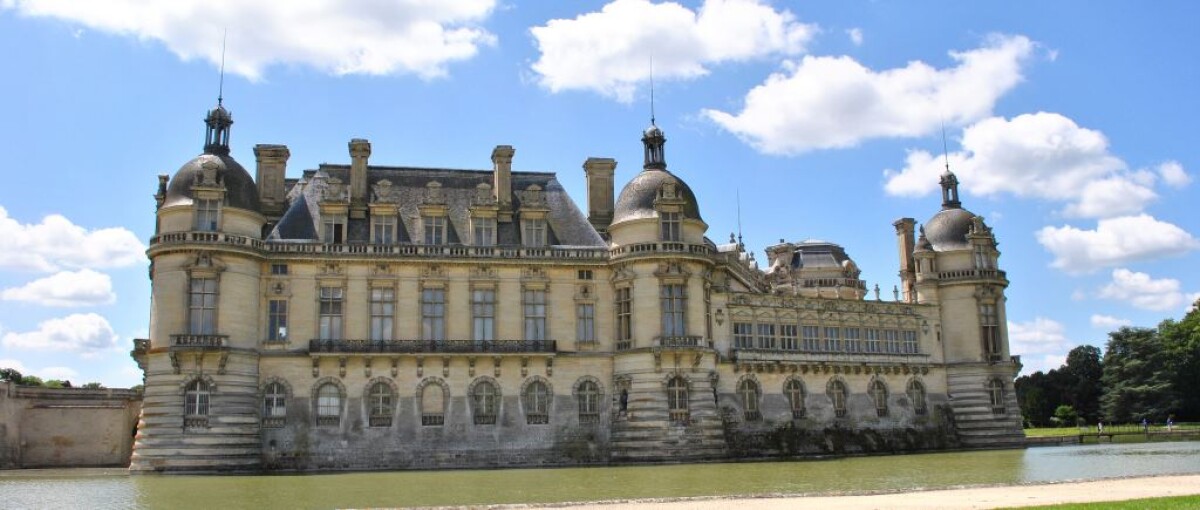 Vivi la magia del Castello di Chantilly: prenota i migliori tour e biglietti ufficiali selezionati per te dal team di VIVI CITY