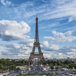 Torre Eiffel - Visita l'icona di Parigi nel mondo