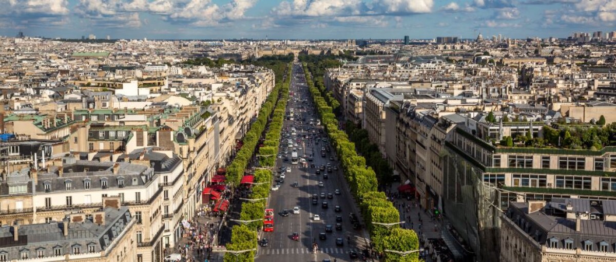Sali sull'Arco di Trionfo per la miglior vista sugli Champs-Élysées. Scopri la nostra selezione di biglietti e tour su VIVI CITY