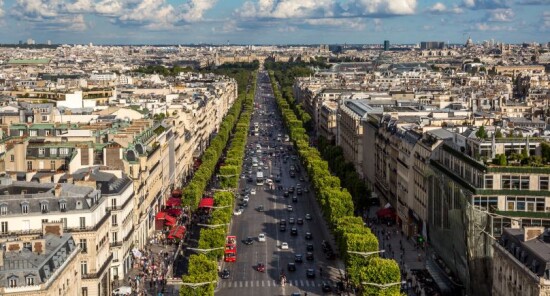 Passeggiare sugli Champs Élysées