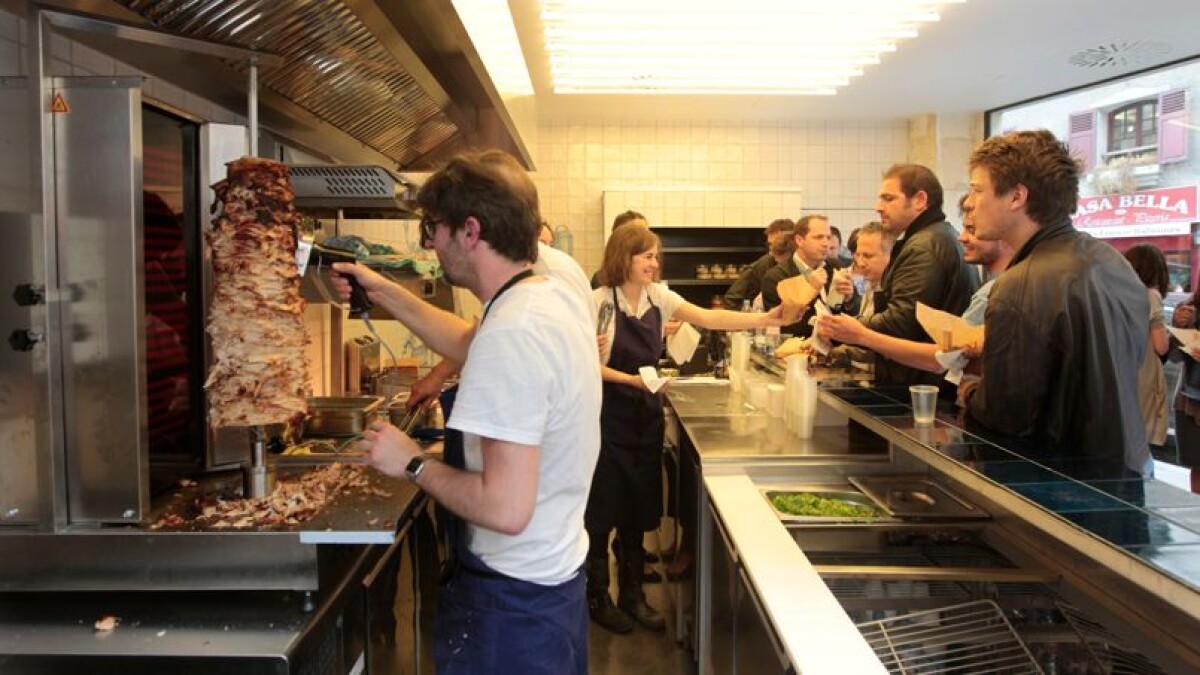 Esperienze gastronomiche top a Parigi: crociere gourmet, cene con vista Torre Eiffel, tour gastronomici e le migliori esperienze culinarie prenotabili