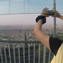 Ammira Parigi dalla terrazza della Tour Montparnasse