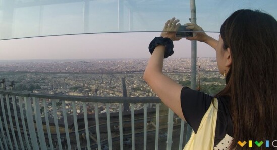 Ammira Parigi dalla terrazza della Tour Montparnasse
