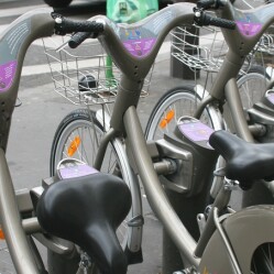 Parigi in bicicletta: pedalare in città con Vélib-Bike Sharing, tour guidati e bici a noleggio