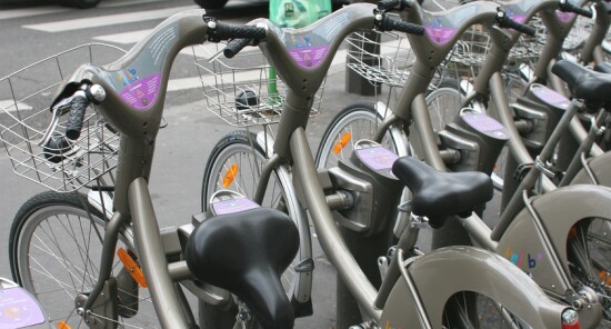 Parigi in bicicletta: pedalare in città con Vélib-Bike Sharing, tour guidati e bici a noleggio