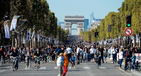 Mezzi pubblici gratis per 7 giorni: Parigi lancia la sfida alle auto 