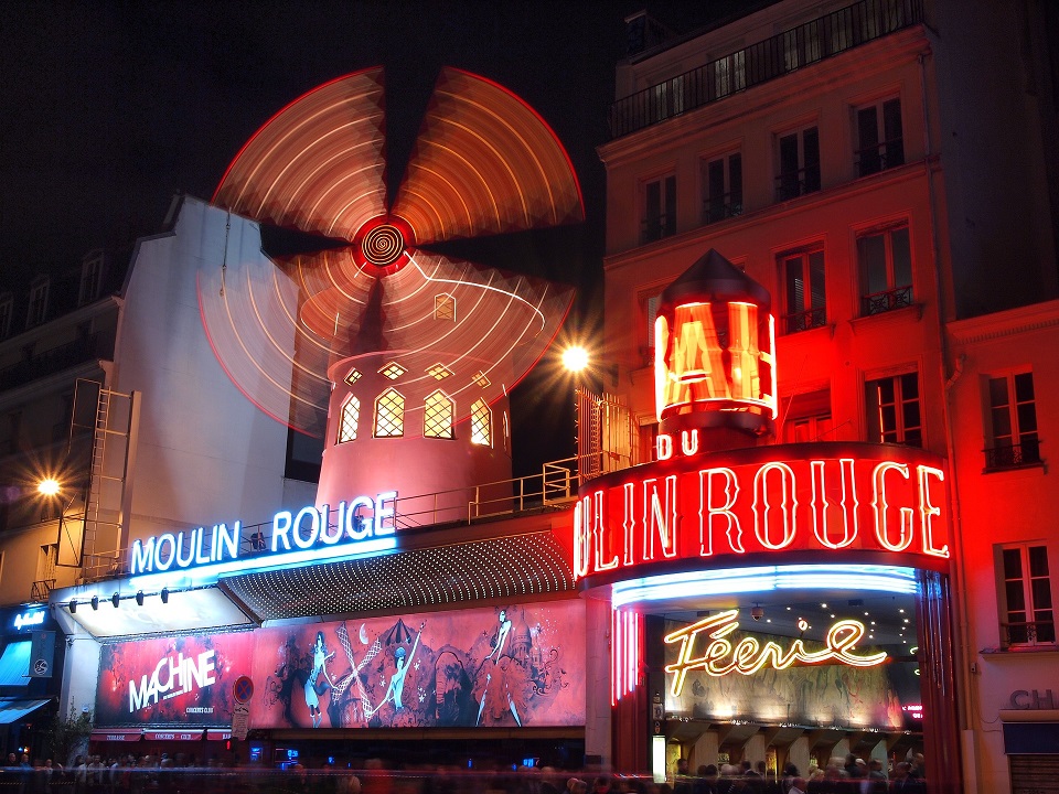 Moulin Rouge@cta-style(1)@cta-title(Prenota ora un tavolo per assistere allo show del Moulin Rouge)@cta-link(https://www.getyourguide.it/moulin-rouge-l2604/?partner_id=H0IOJ67&cmp=VP_articolo_cabaret)@cta-button(Scopri le Offerte)@cta-price(100 EUR)
